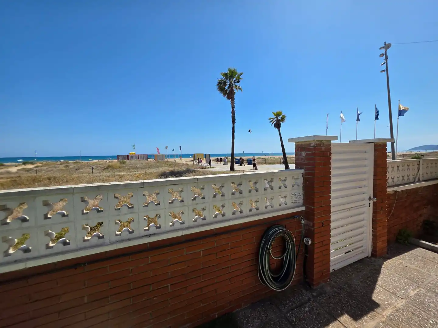 Außenansicht von Wohnungen zum Verkauf in Castelldefels mit Heizung, Terrasse und Ofen