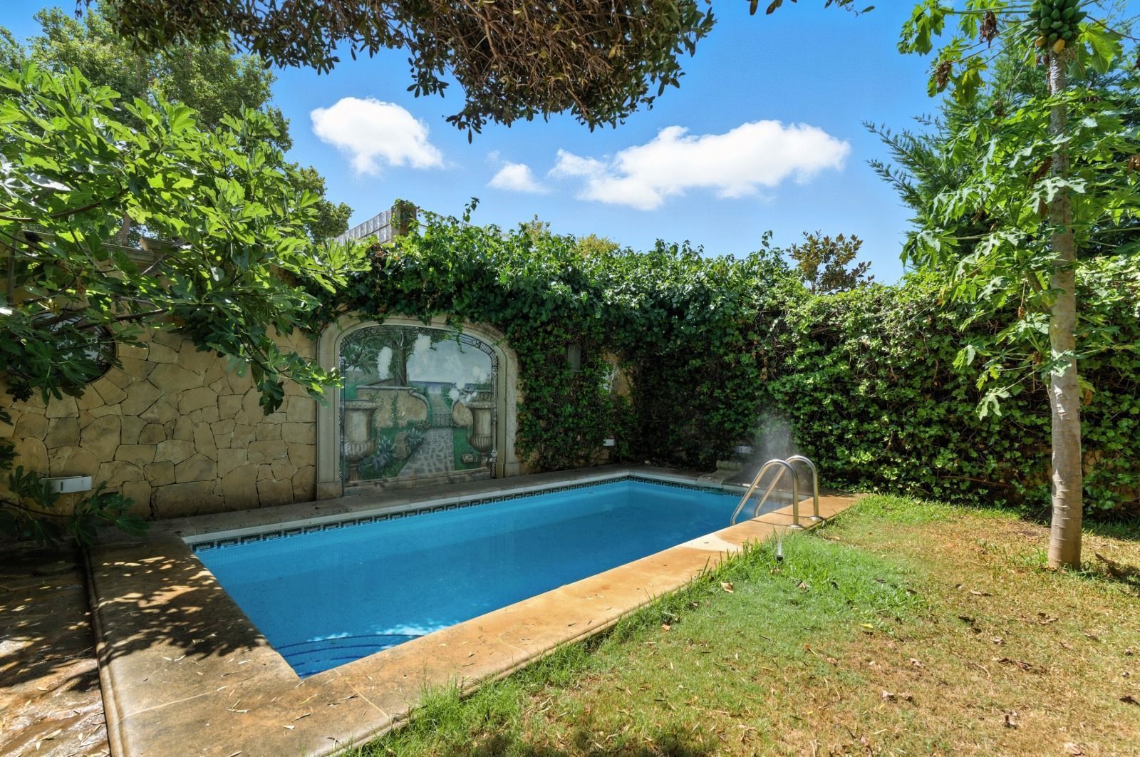 Piscina de Apartament en venda en Marbella amb Aire condicionat, Jardí privat i Terrassa