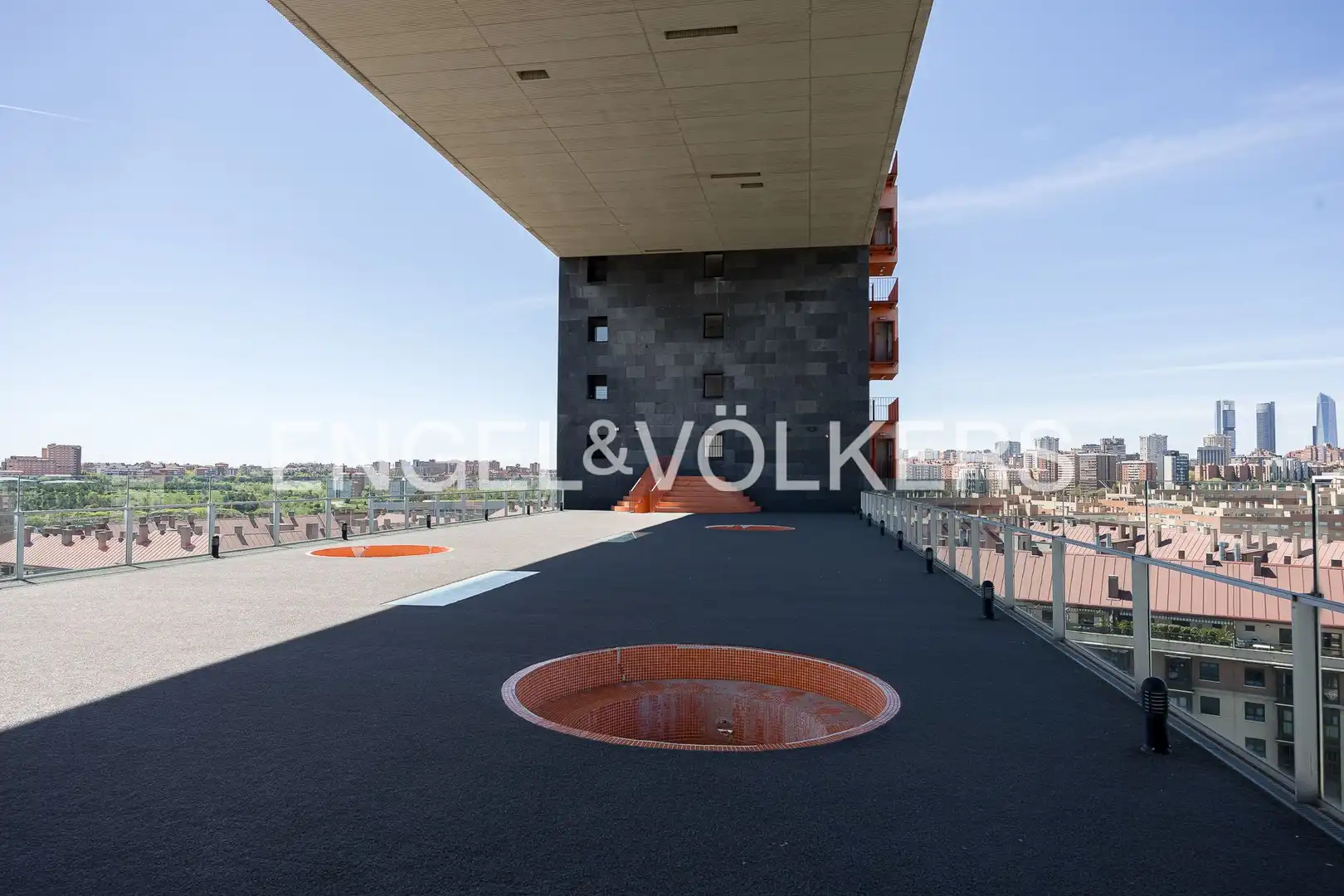 Terraza de Piso en venta en Madrid con Calefacción, Trastero y Piscina