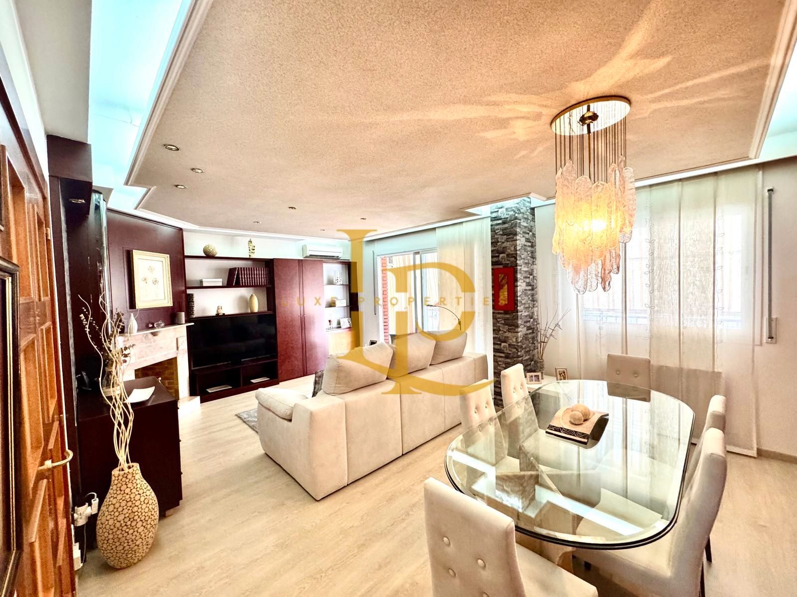 Living room of Flat for sale in Sabadell  with Air Conditioner, Heating and Parquet flooring
