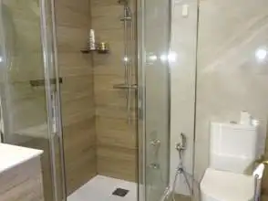 Bany de Estudi de lloguer en Gijón  amb Calefacció, Parquet i Moblat