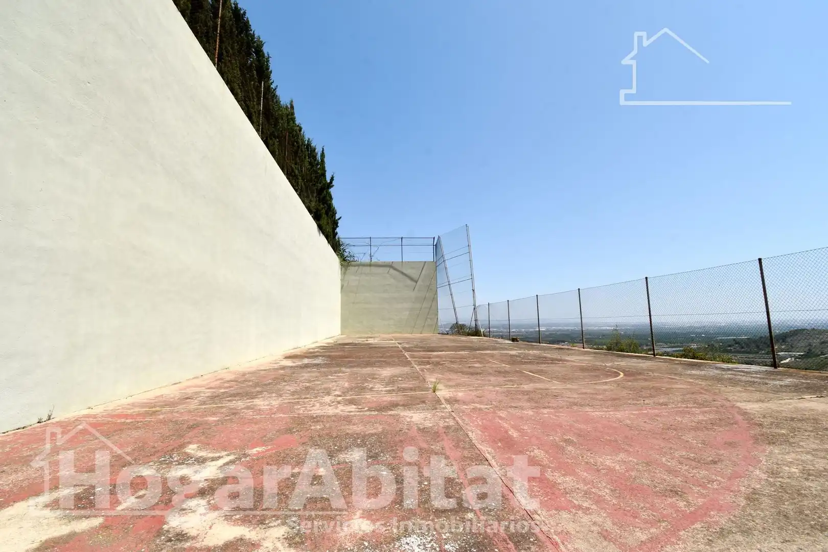 Parking of Houses for sale in Torrent  with Air Conditioner, Heating and Private garden