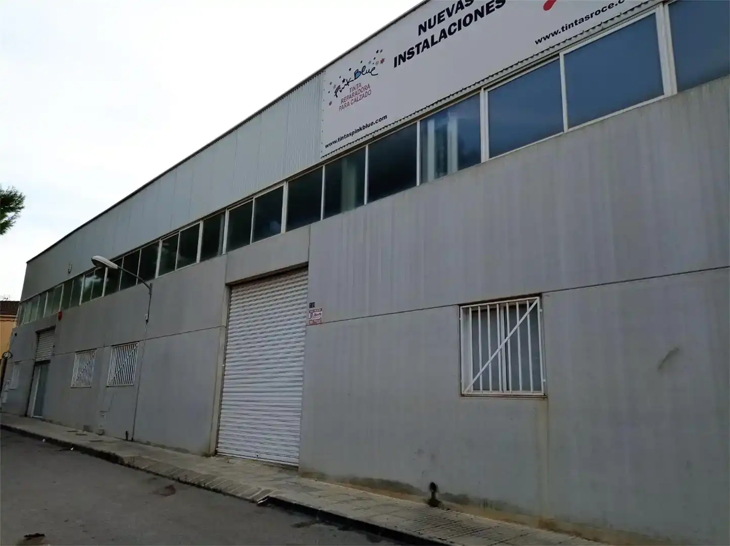 Vista exterior de Nau industrial en venda en Villena