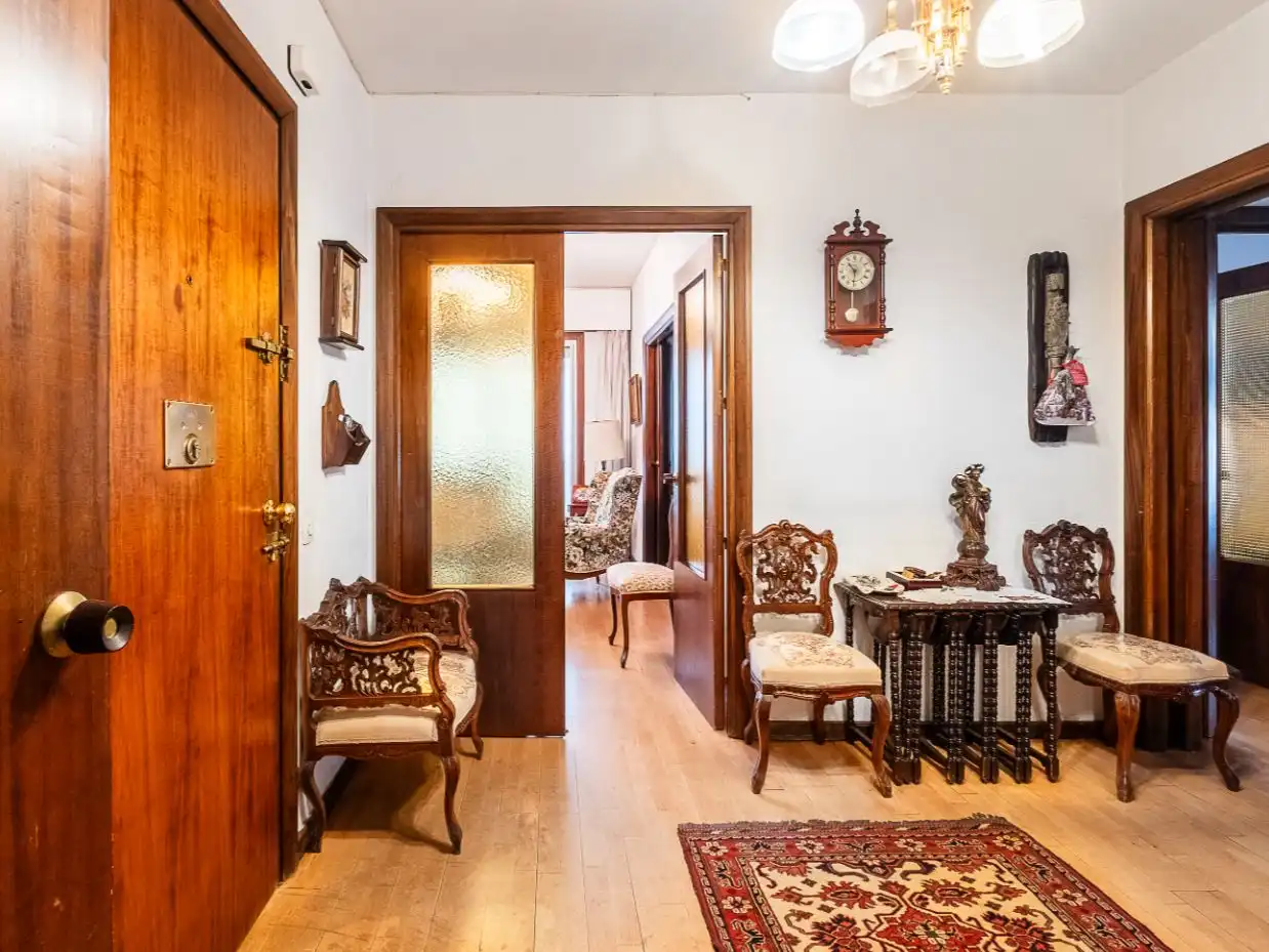 Piso en venta en  Madrid Capital con Terraza y Balcón