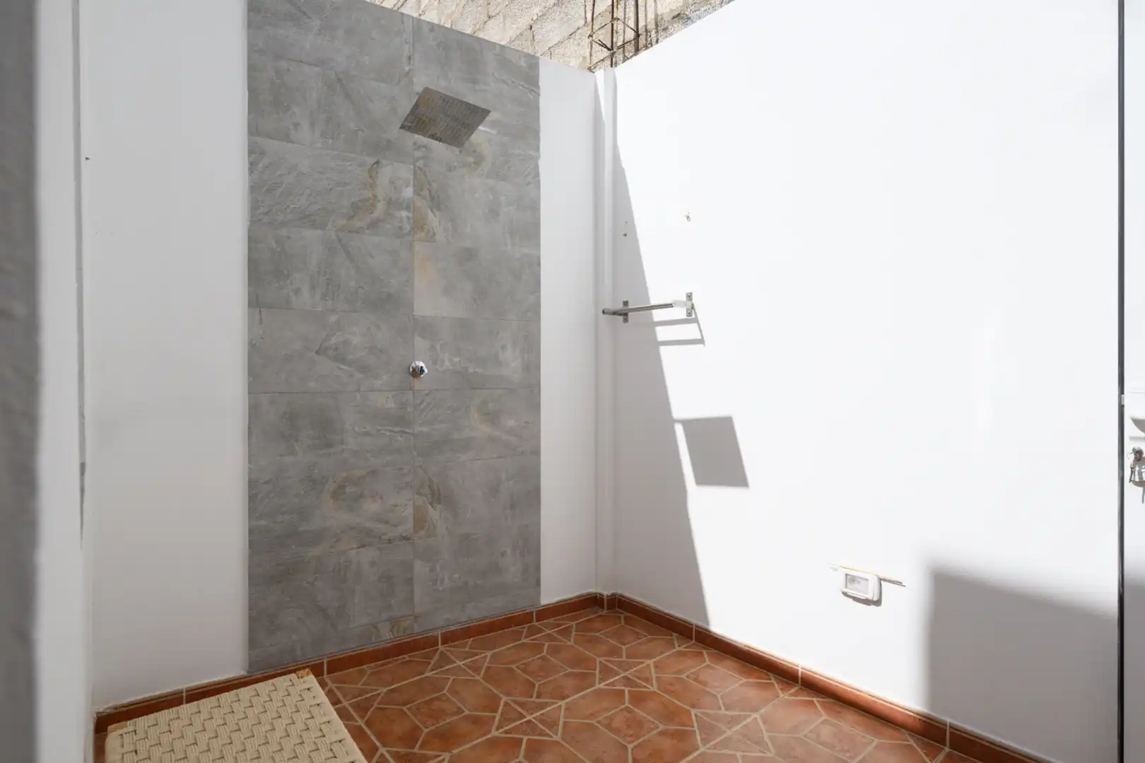 Baño de Apartamento de alquiler en San Bartolomé de Tirajana con Aire acondicionado, Amueblado y Lavadora