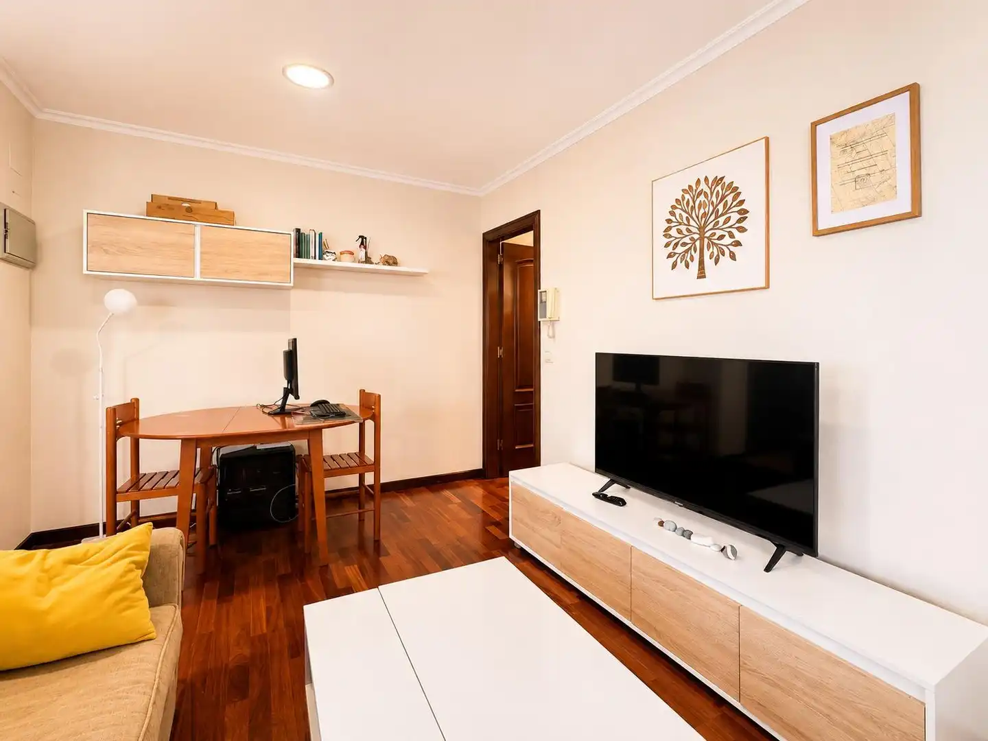 Living room of Flat for sale in Vigo   with Heating, Storage room and Furnished
