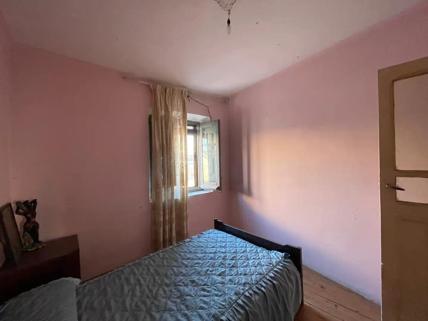 Habitación de Finca rústica en venta en Peral de Arlanza con Trastero y Horno