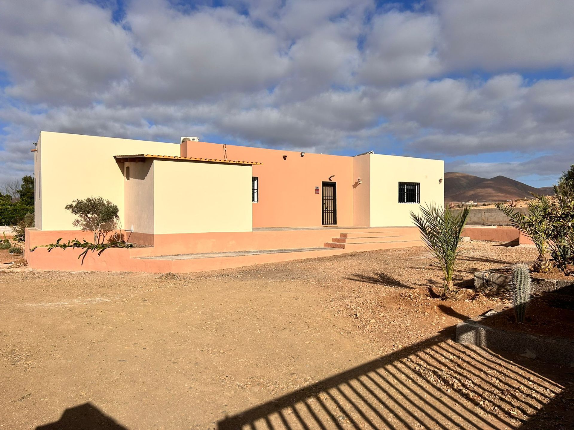 Vista exterior de Casa o xalet en venda en Tuineje amb Jardí privat, Terrassa i Traster