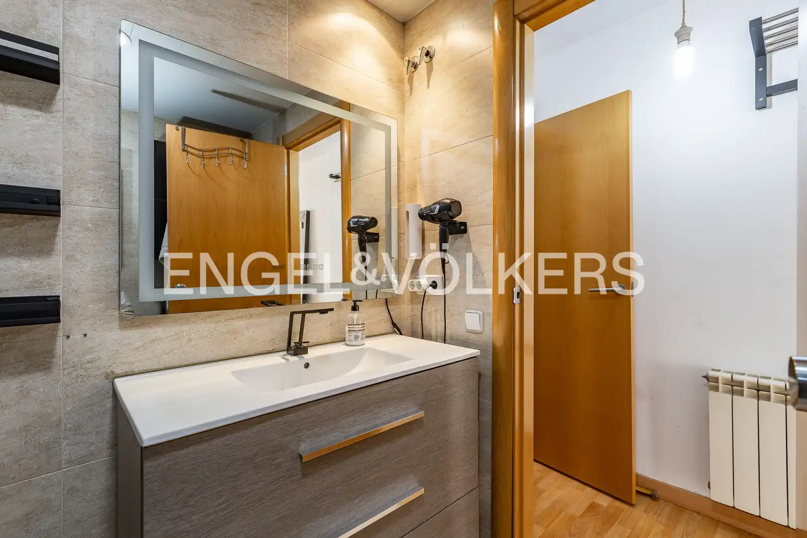 Baño de Casa adosada en venta en Sabadell con Calefacción, Terraza y Balcón