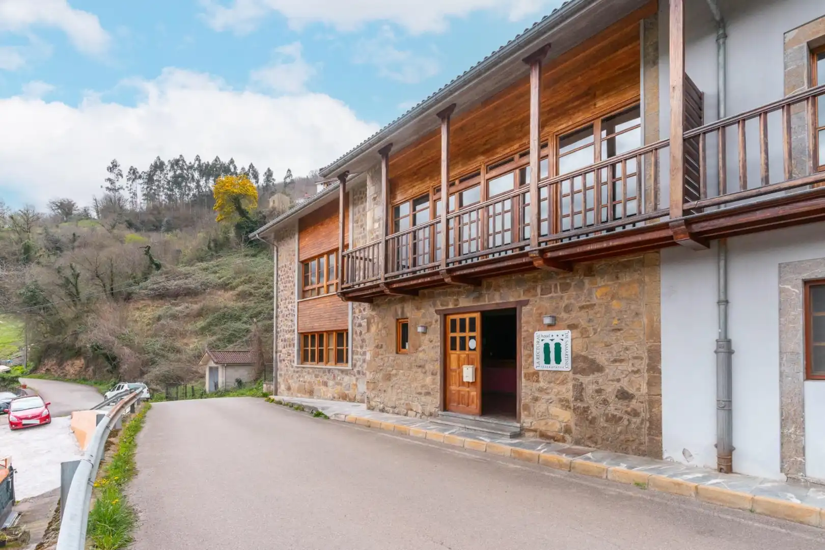 Vista exterior de Finca rústica en venda en Lena amb Jardí privat, Traster i Balcó