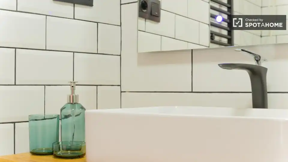 Baño de Piso de alquiler en Valencia con Aire acondicionado, Calefacción y Amueblado