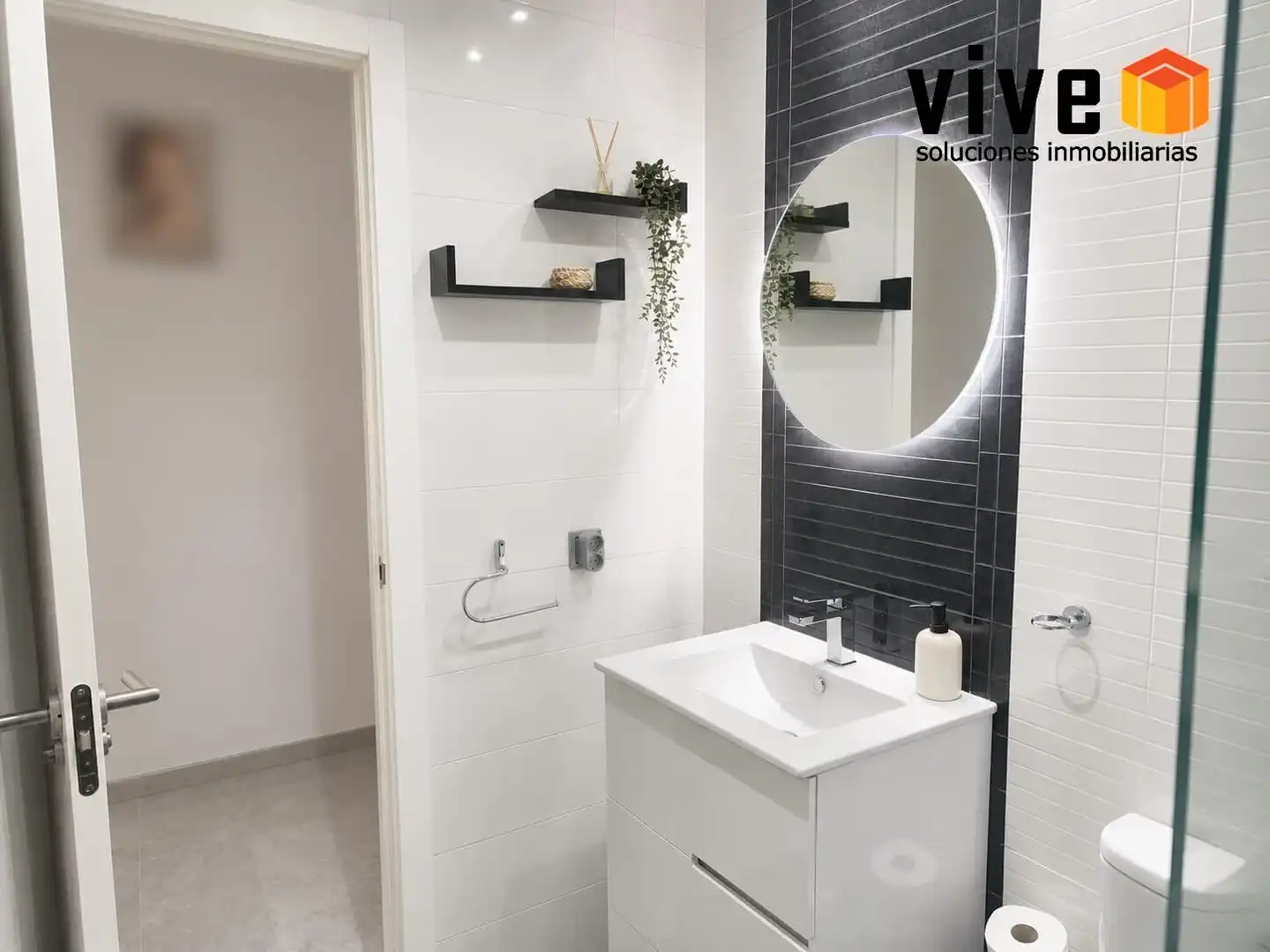 Bathroom of Flat for sale in Sevilla  with Heating, Storage room and Furnished