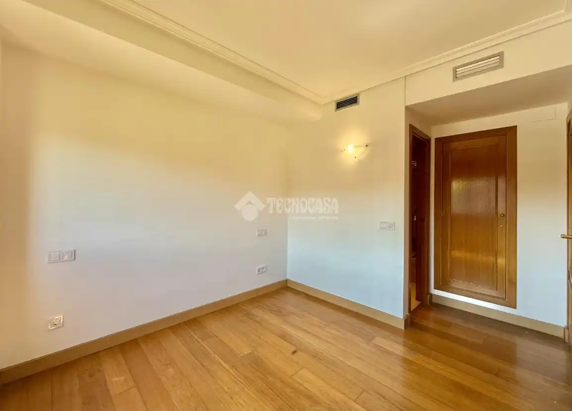 Bedroom of Flat for sale in Madrid  with Air Conditioner, Heating and Storage room