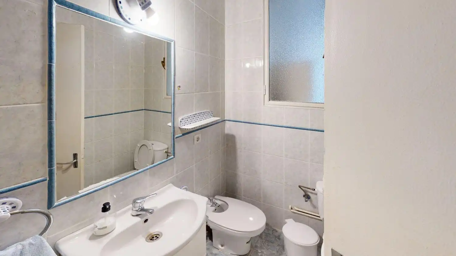Baño de Piso en venta en Sevilla con Calefacción, Terraza y Trastero