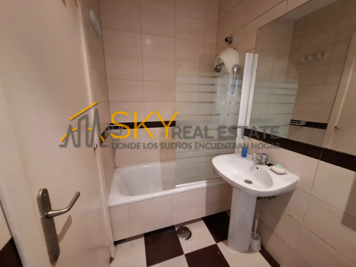 Bathroom of Flat for rent to own in Madrid  with Furnished