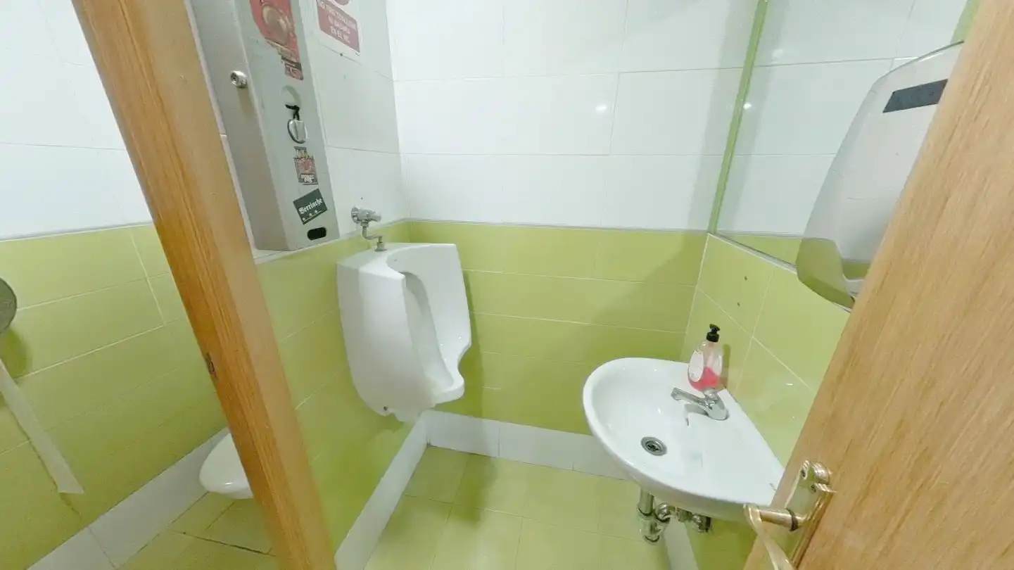 Baño de Local de alquiler en Consuegra con Aire acondicionado y Amueblado