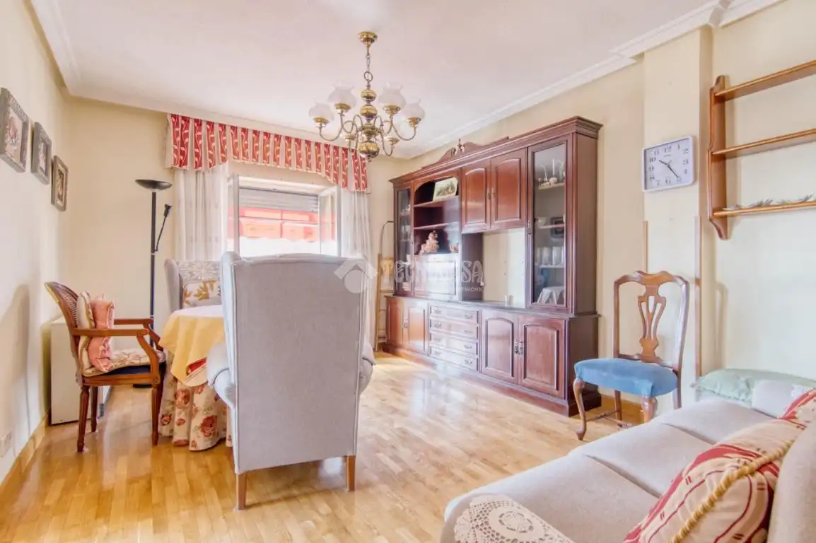 Sala d'estar de Pis en venda en Salamanca amb Calefacció