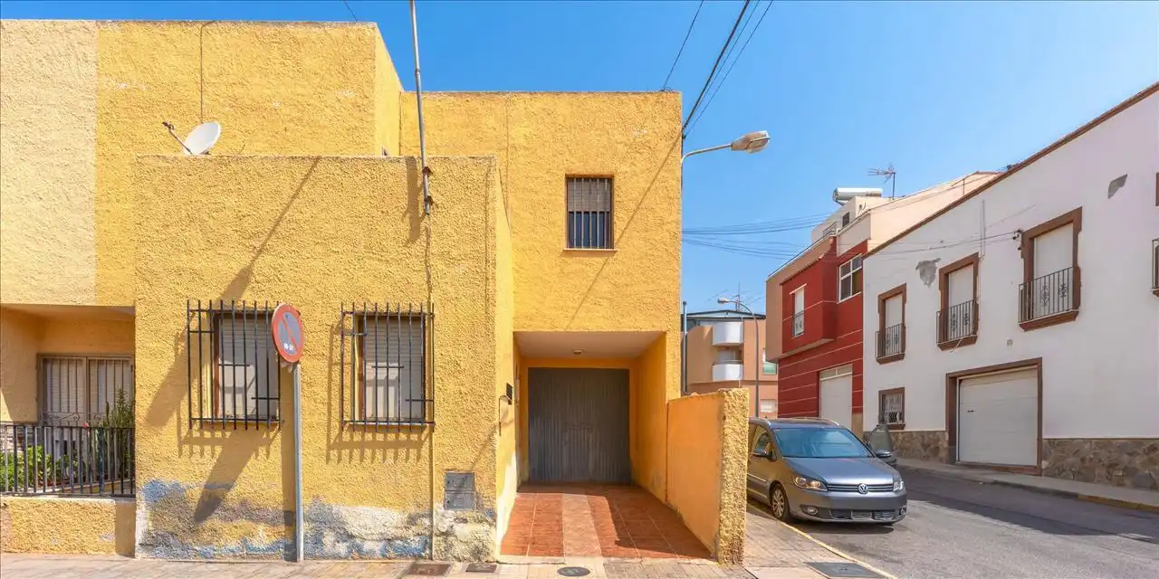 Vista exterior de Casa adosada en venta en El Ejido con Terraza