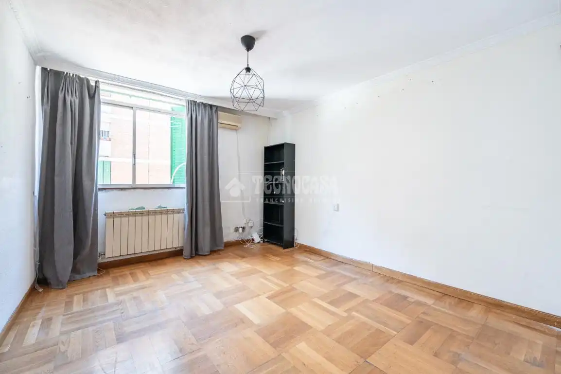 Piso en venta en Madrid con Calefacción y Trastero