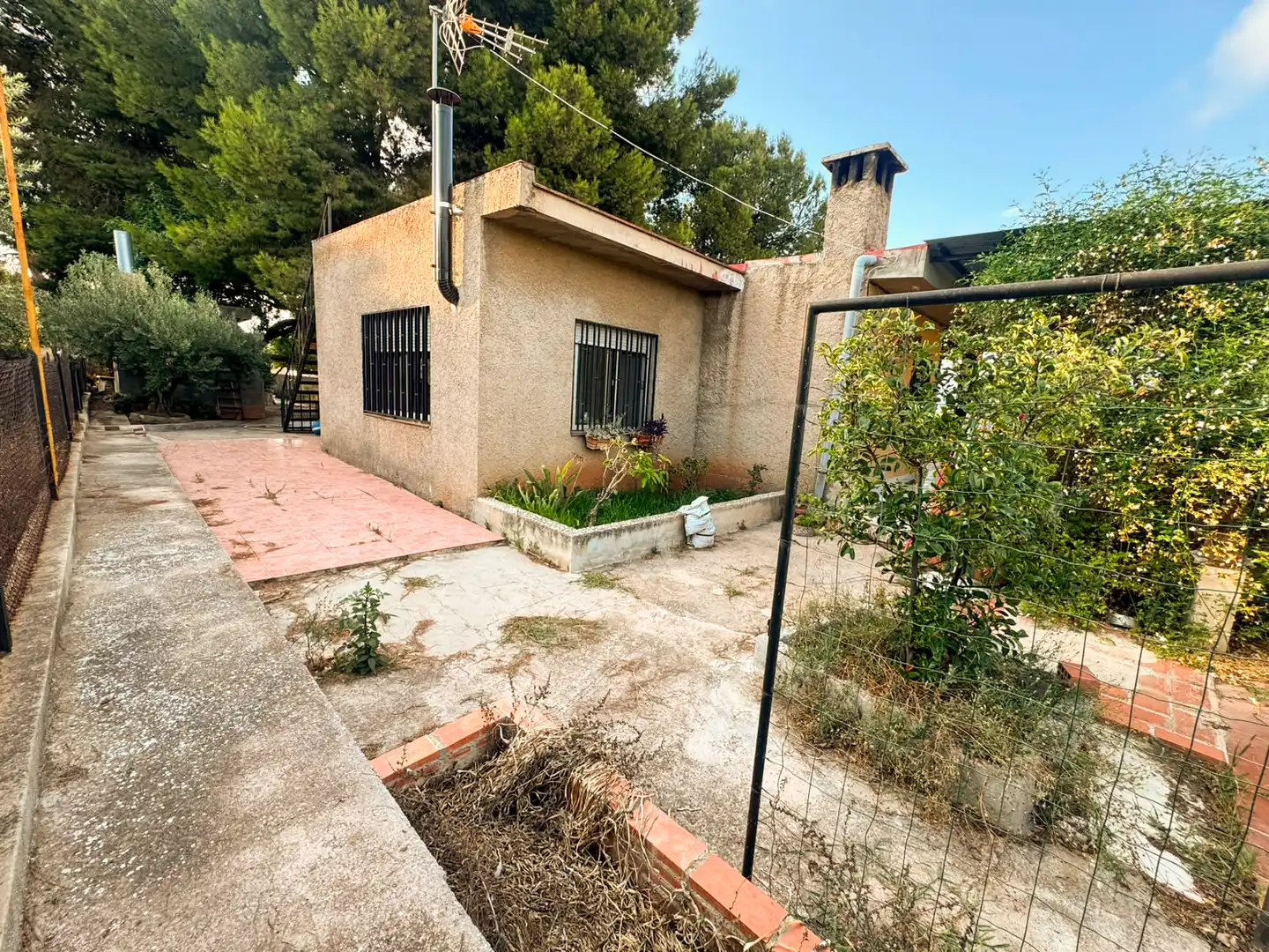 Vista exterior de Casa o xalet en venda en Onda amb Jardí privat, Terrassa i Traster