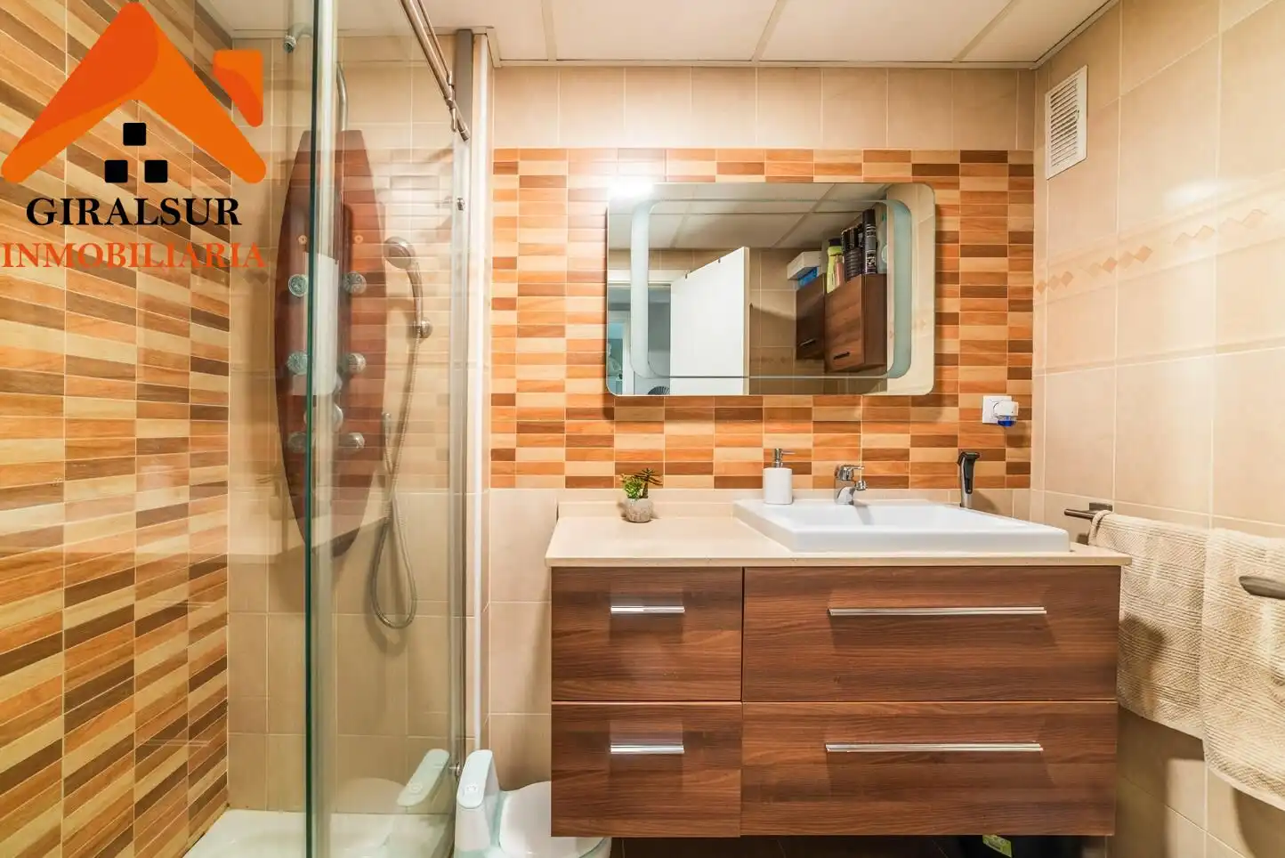 Baño de Piso en venta en Alcalá de Guadaira con Aire acondicionado y Trastero