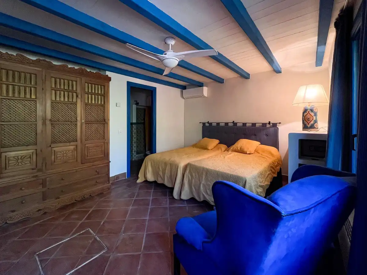 Habitación de Apartamento de alquiler en Benahavís con Aire acondicionado, Jardín privado y Terraza