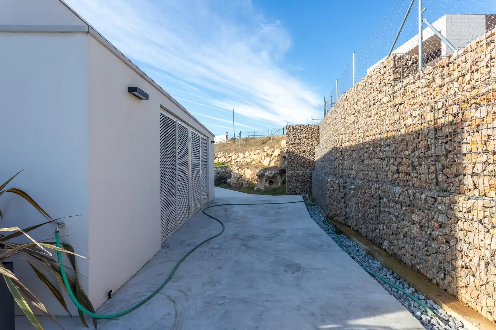 Vista exterior de Casa o chalet de alquiler en Sant Esteve Sesrovires con Calefacción, Jardín privado y Parquet