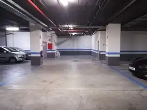 Aparcament de Nau industrial en venda en Madrid