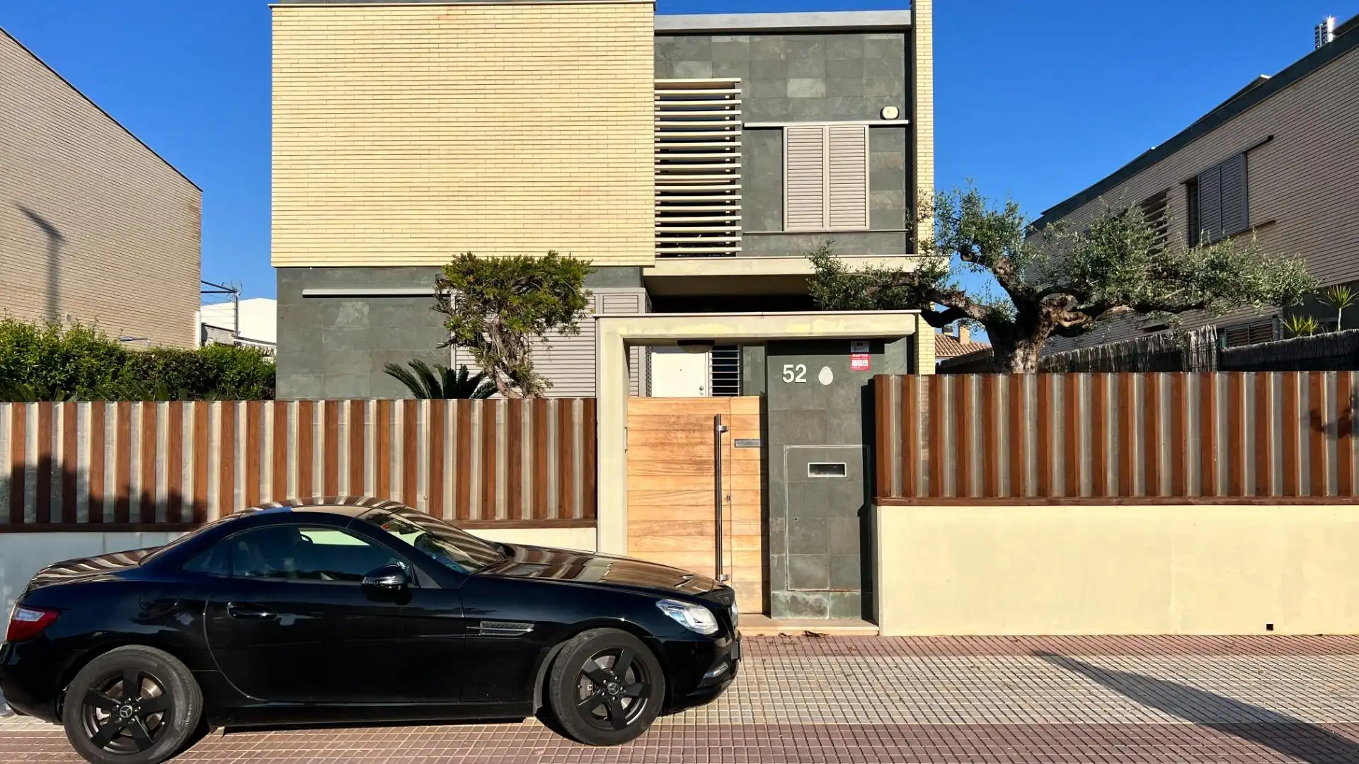 Houses for sale in Calle FRANCES VIDAL BARRAQUER, 52, Pau Lledó