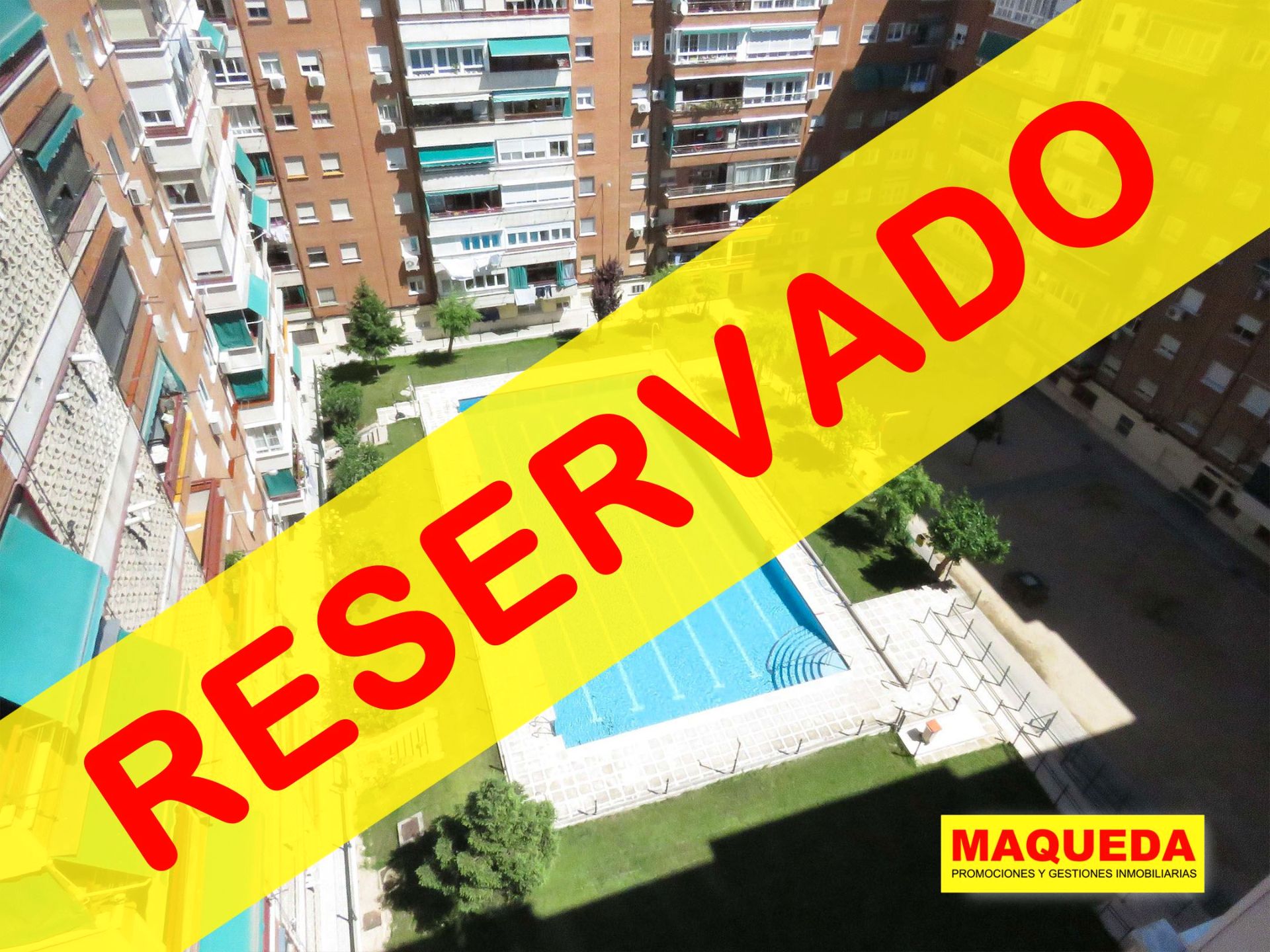 Piscina de Pis en venda en Alcorcón amb Calefacció, Parquet i Terrassa