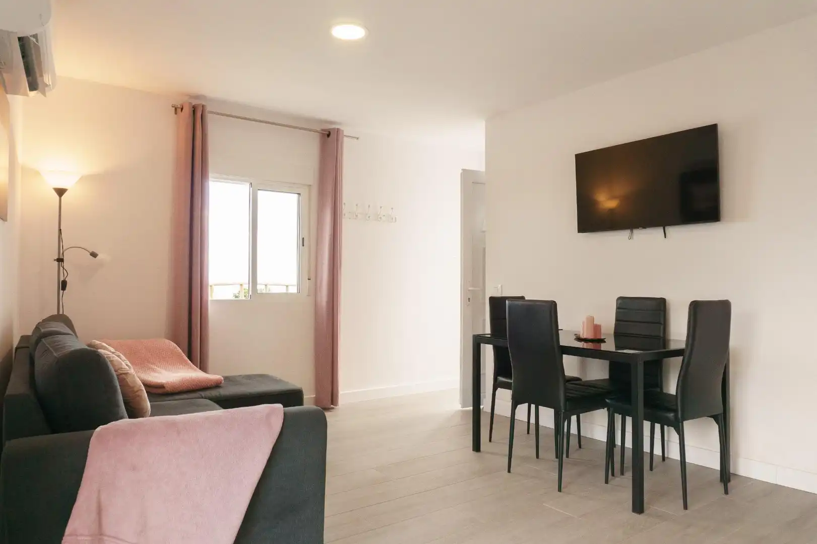 Sala d'estar de Casa o xalet en venda en Icod de los Vinos amb Aire condicionat, Calefacció i Jardí privat