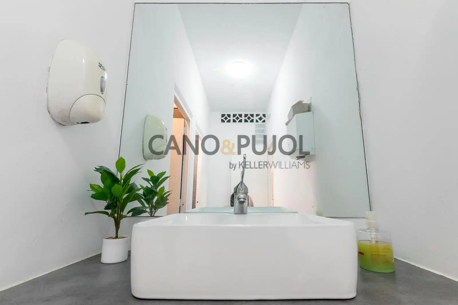 Bathroom of Buildings for sale in Rubí