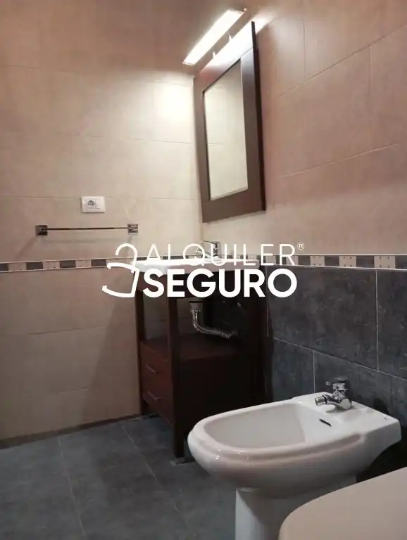 Baño de Piso de alquiler en Telde con Trastero y Amueblado