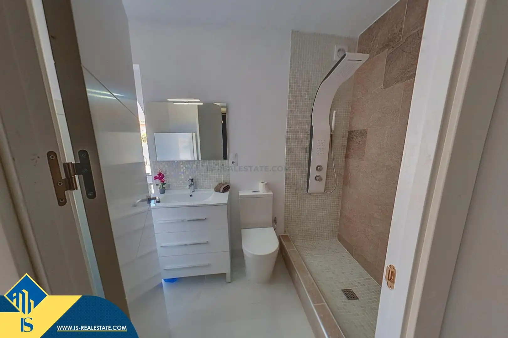 Bany de Casa o xalet en venda en Rojales amb Jardí privat, Terrassa i Piscina
