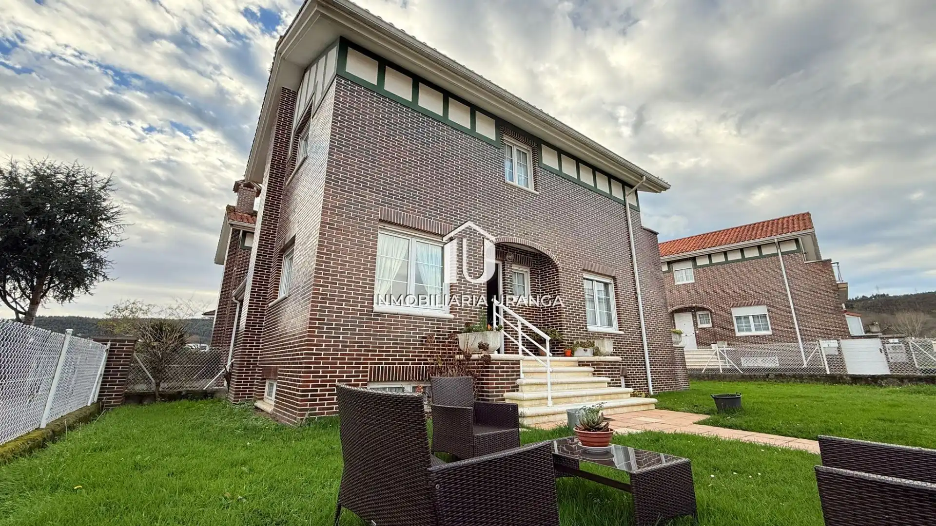 Vista exterior de Casa o chalet en venta en Bárcena de Cicero con Calefacción, Jardín privado y Terraza