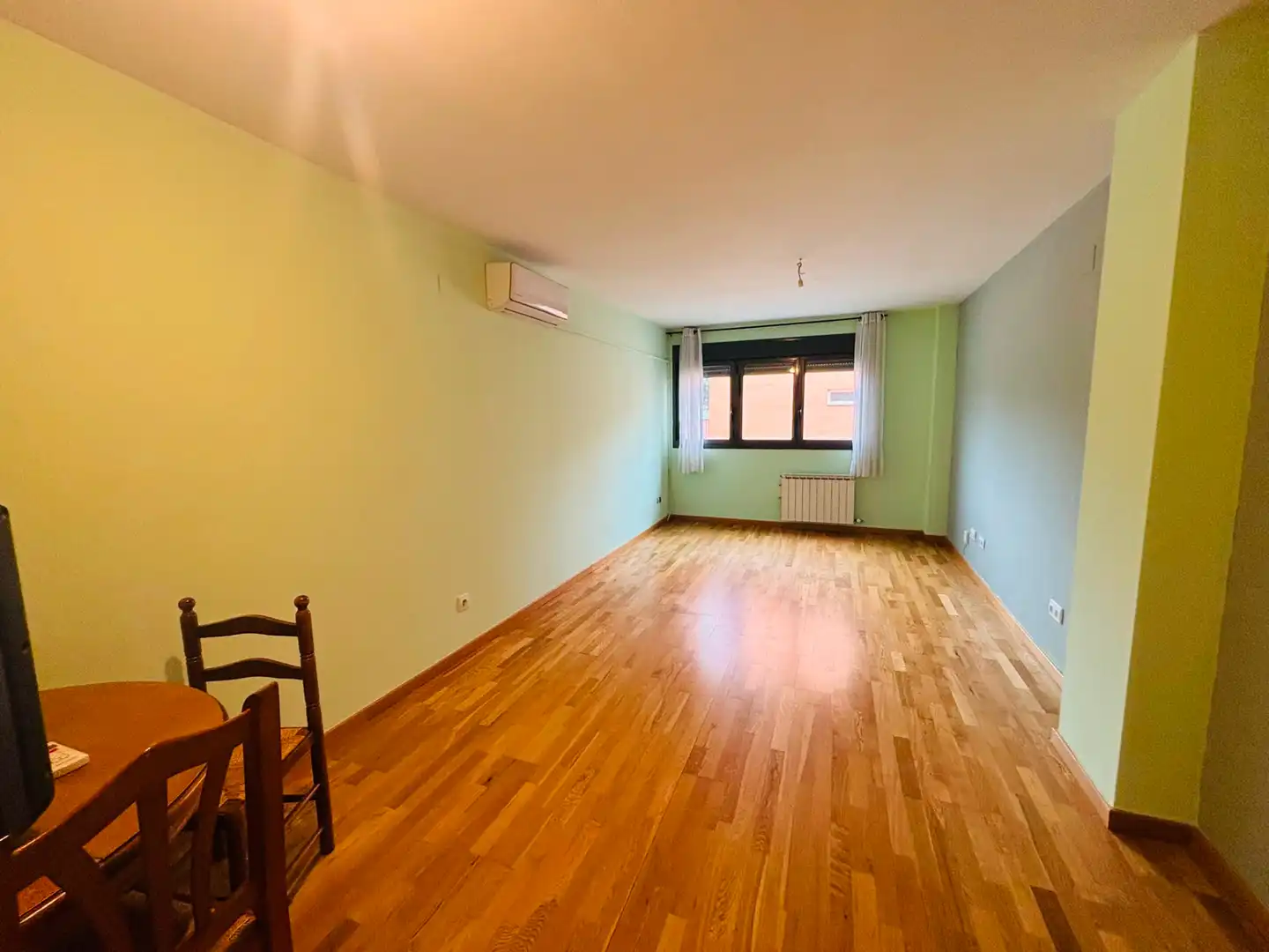 Habitación de Piso en venta en Barbastro con Aire acondicionado, Calefacción y Parquet