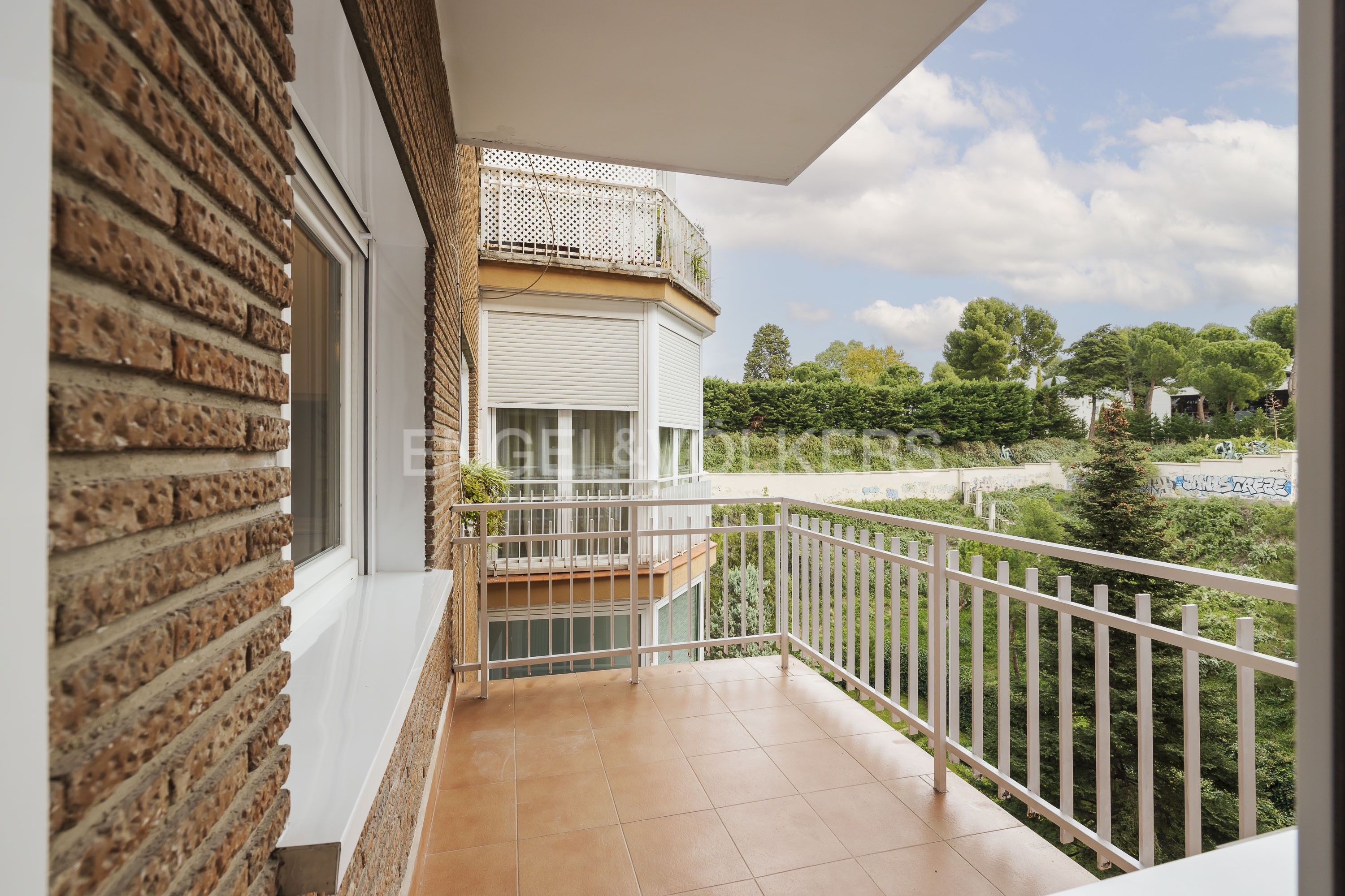 Vista exterior de Apartament de lloguer en  Madrid Capital amb Aire condicionat, Calefacció i Jardí privat