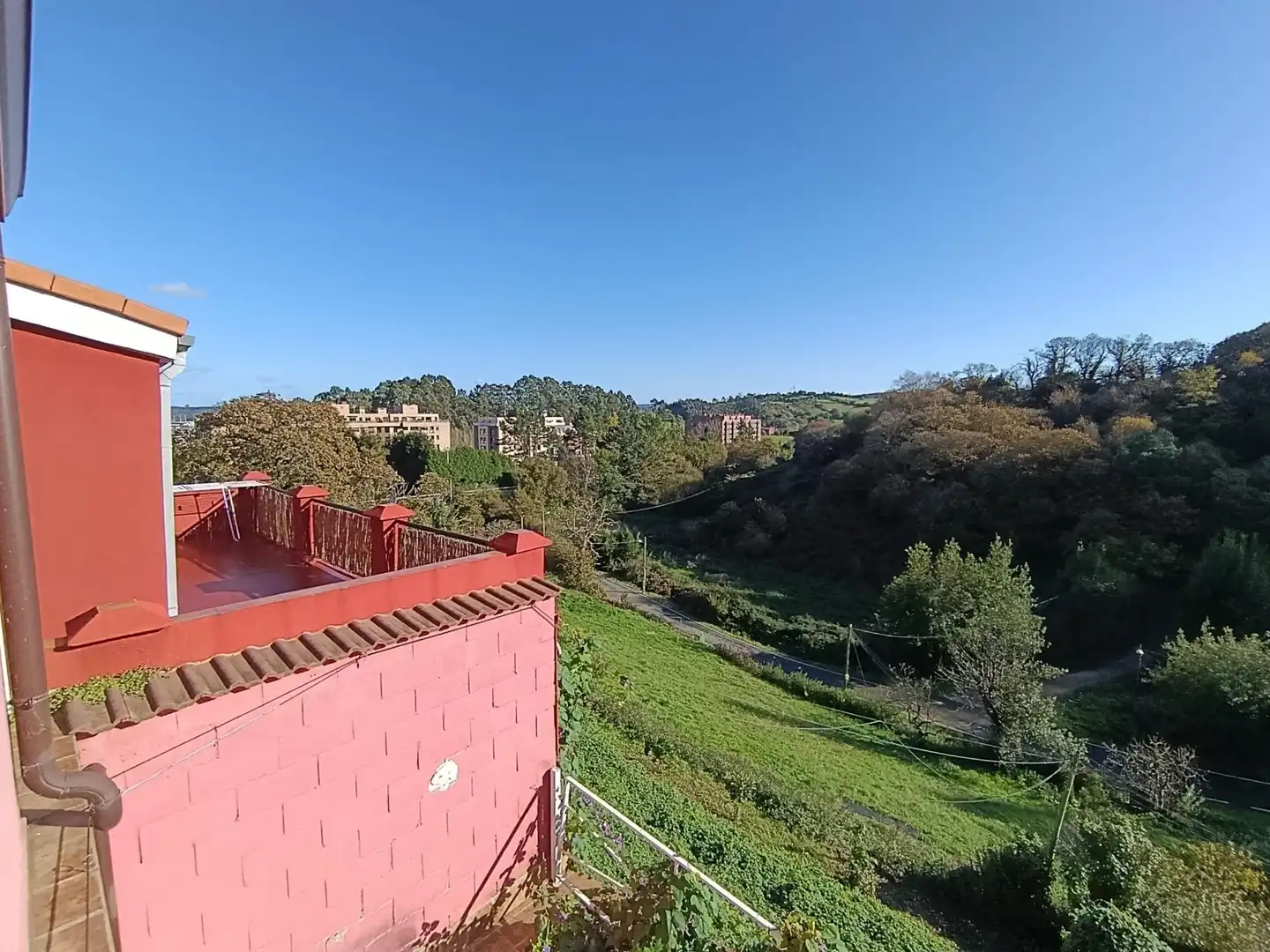 Vista exterior de Casa o chalet en venta en Avilés con Terraza, Trastero y Amueblado