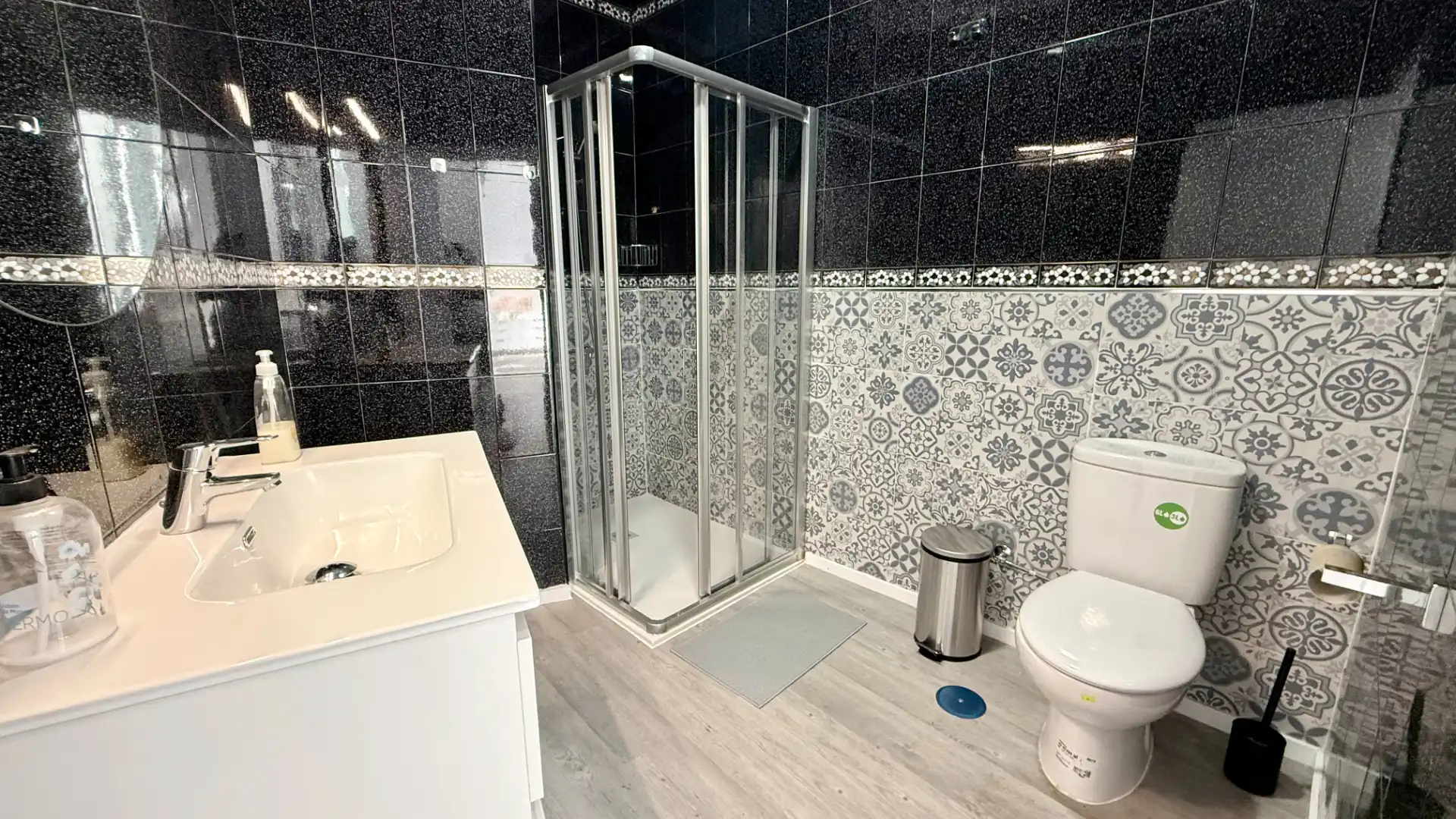 Baño de Piso de alquiler en Cádiz con Amueblado, Horno y Lavadora
