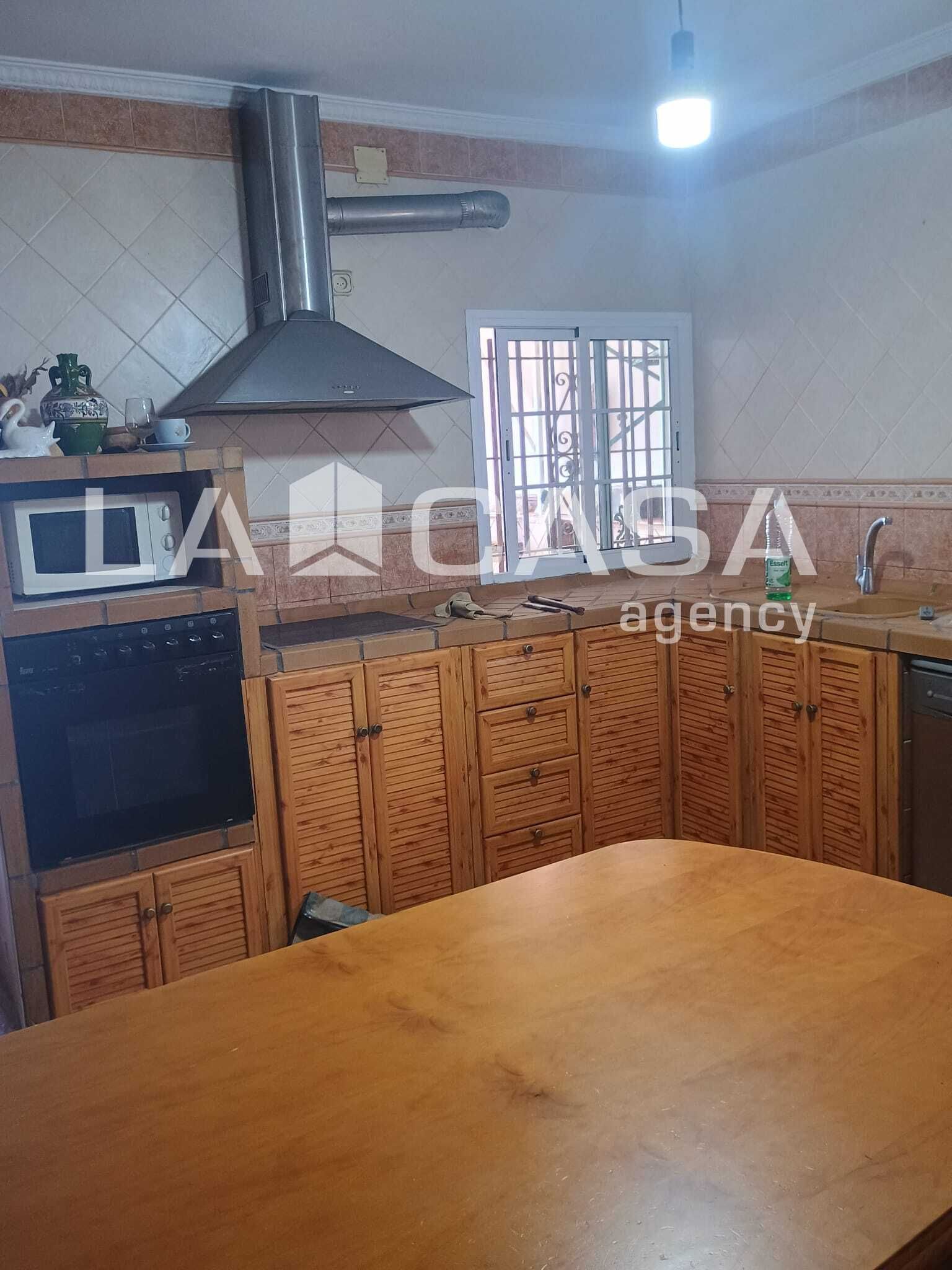 Cuina de Casa o xalet en venda en Algeciras amb Terrassa i Balcó