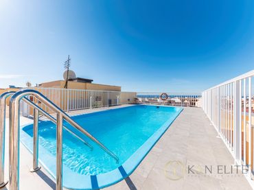 Flat with pool for sale in Avenida Aiguera