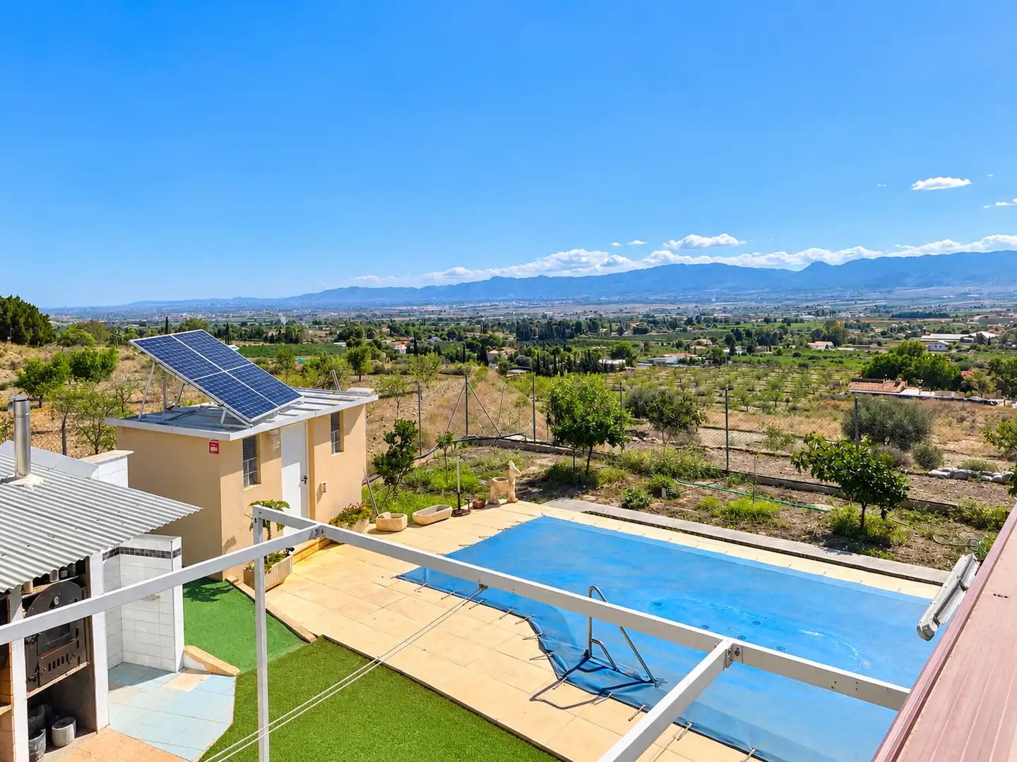 Casa con terraza en venta en Pedanías Oeste