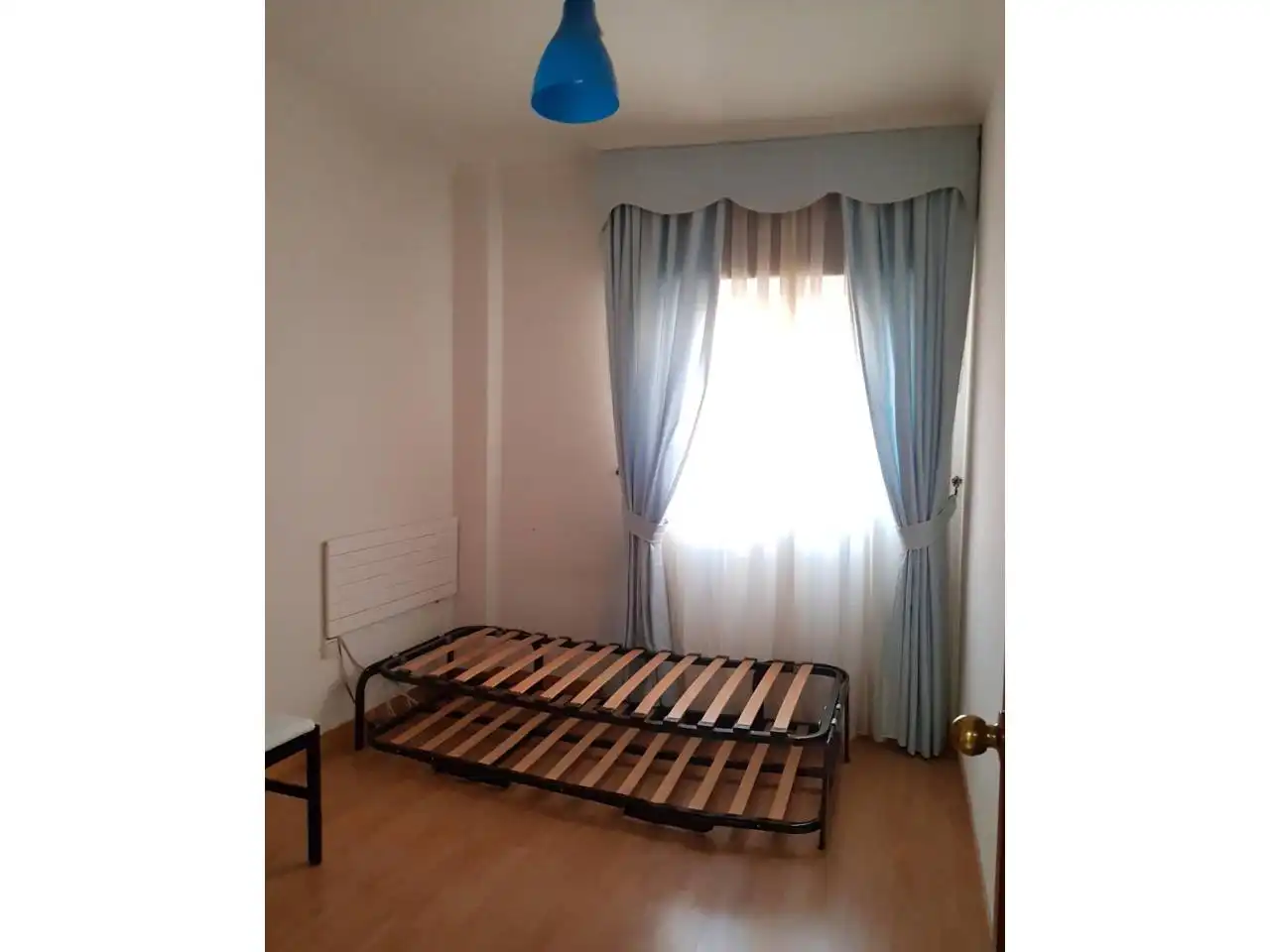 Habitación de Piso de alquiler en Sevilla con Aire acondicionado, Balcón y Piscina comunitaria