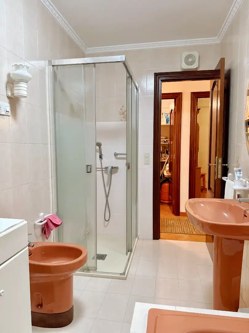 Baño de Piso en venta en Carballo con Amueblado