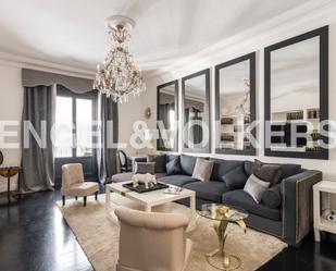 Sala d'estar de Apartament en venda en  Madrid Capital amb Aire condicionat, Calefacció i Parquet