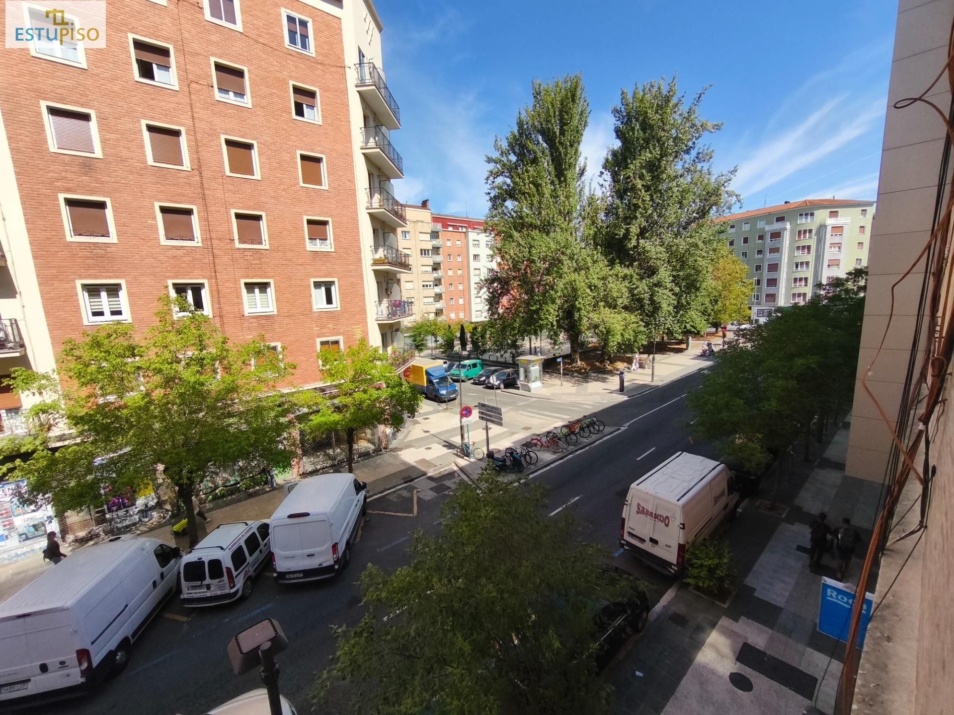 Vista exterior de Pis en venda en Vitoria - Gasteiz amb Calefacció i Traster