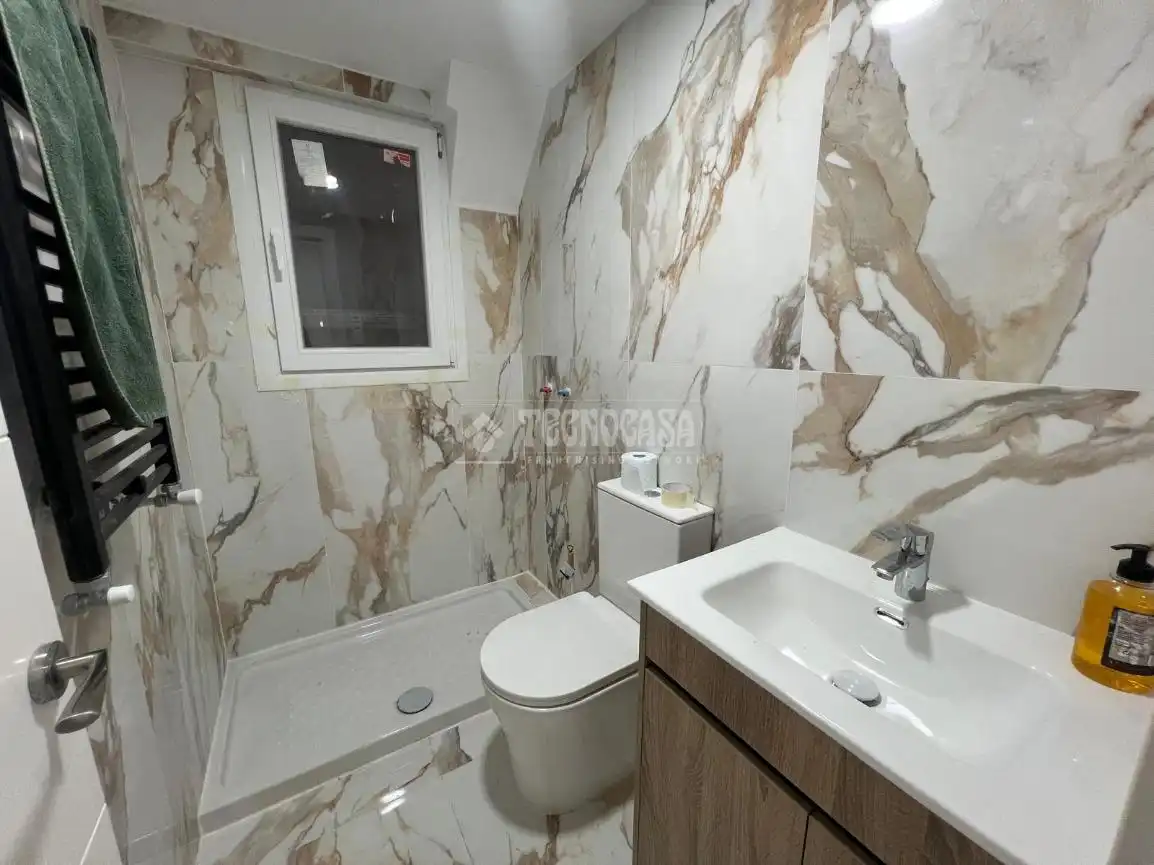 Bathroom of Flat for sale in Zaragoza  with Heating and Terrace