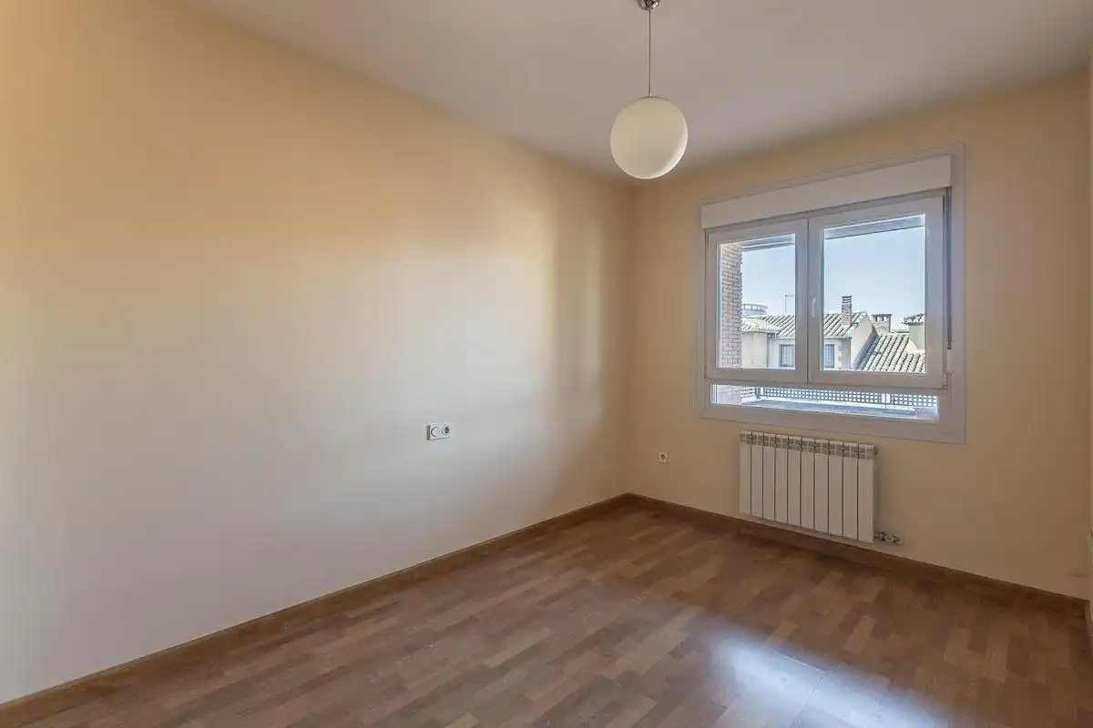 Schlafzimmer von Wohnung zur Miete in Granada mit Klimaanlage, Heizung und Privatgarten