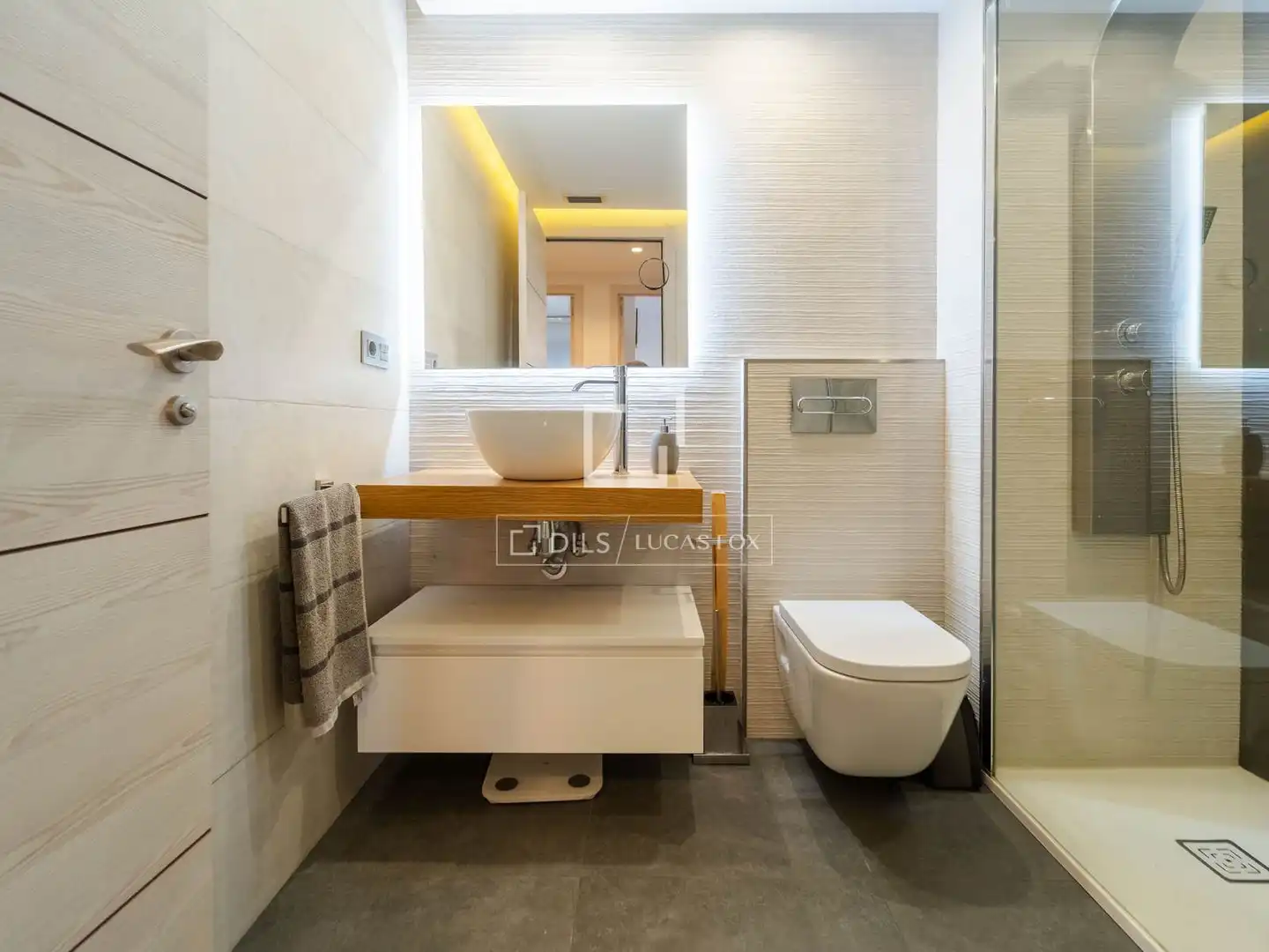 Baño de Piso en venta en Valencia con Aire acondicionado, Calefacción y Terraza