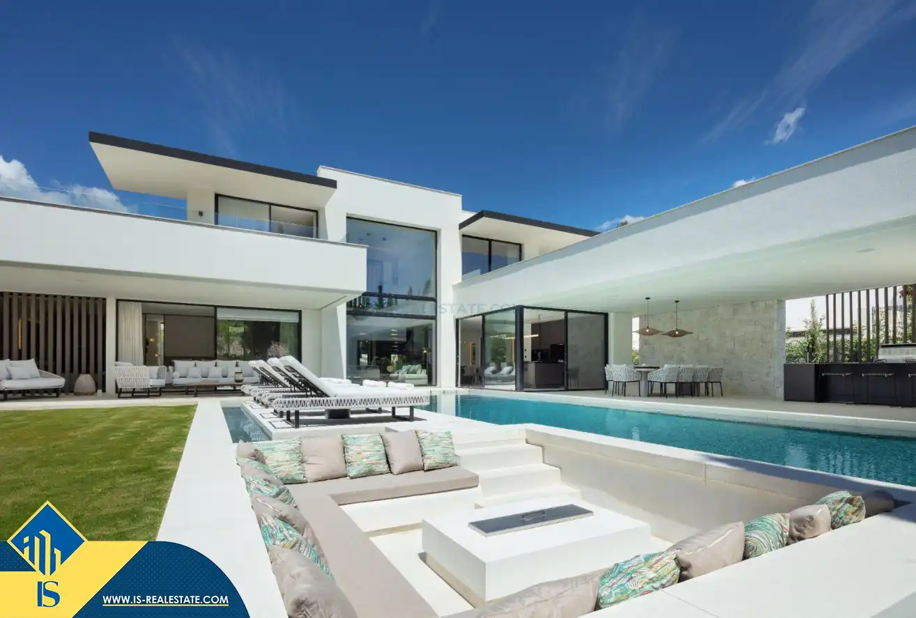 Chalet con piscina en venta en Nueva Andalucía, imagen 2